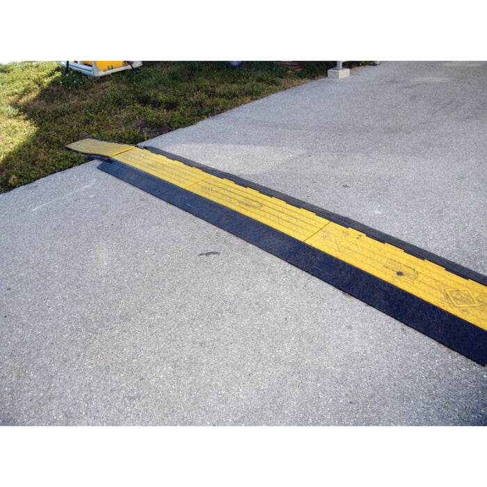 Yellow Jacket® Heavy Duty Cable Protector Ramp - 5 Channels - Yellow / Black